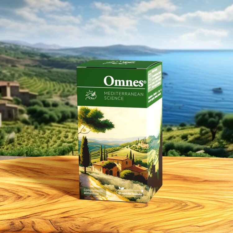 Caja de Omnes sobre fondo mediterráneo