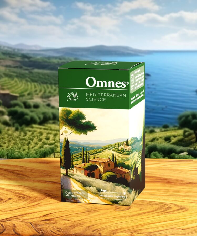 Caja de Omnes sobre fondo mediterráneo