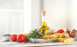 aceite, tomate y más ingredientes de la dieta mediterranea